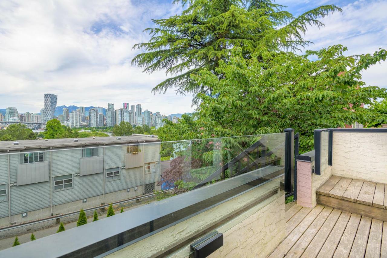 Charming 1 Bdrm View Suite Vancouver Bagian luar foto