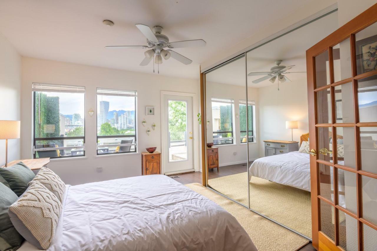 Charming 1 Bdrm View Suite Vancouver Bagian luar foto